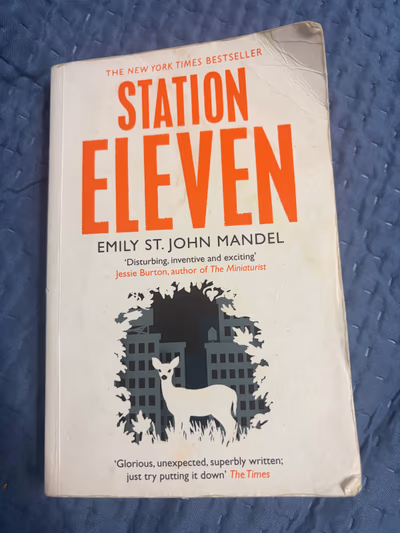 Estación Once, de Emily Mandel — pre-loved on Thrifted.mt