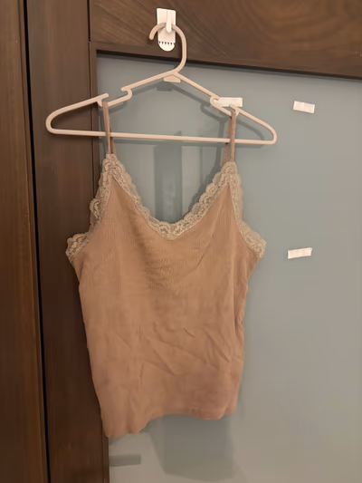 Ribbed cami top with lace by Primark — pre-loved on Thrifted.mt