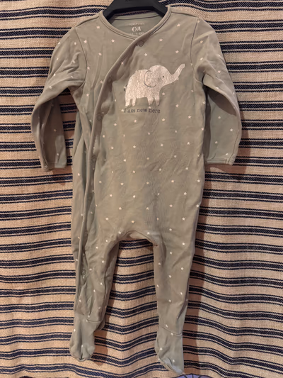C&A baby star romper by C&A — pre-loved on Thrifted.mt