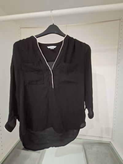 Black blouse with white piping by H&M — pre-loved on Thrifted.mt