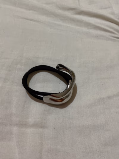 Silver Sculptural Metal Hair Tie — pre-loved on Thrifted.mt