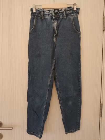 Vaqueros azules de cintura alta con corte «paperbag» — pre-loved on Thrifted.mt