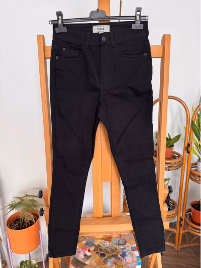 Pantalones pitillo negros de New Look, talla UK10/EU38 by New Look — pre-loved on Thrifted.mt