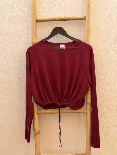 Gymshark burgundy drawstring athletic top by Gymshark — pre-loved on Thrifted.mt