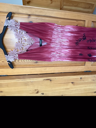 Red Dress — pre-loved on Thrifted.mt