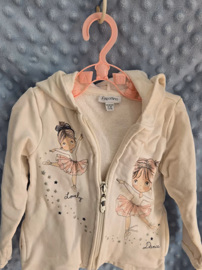 Chaqueta con capucha y cremallera en color crema by Fagottino — pre-loved on Thrifted.mt