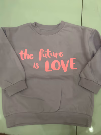 Lilac graphic print sweatshirt — pre-loved on Thrifted.mt