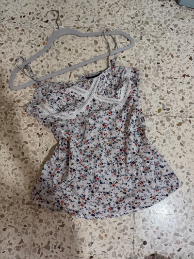 Floral camisole lace trim top by Mango — pre-loved on Thrifted.mt