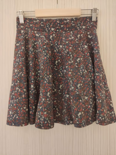 Floral pattern skater mini skirt by Clockhouse — pre-loved on Thrifted.mt