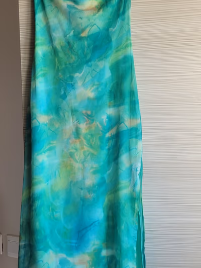 Green watercolour print midi dress by Bershka — pre-loved on Thrifted.mt
