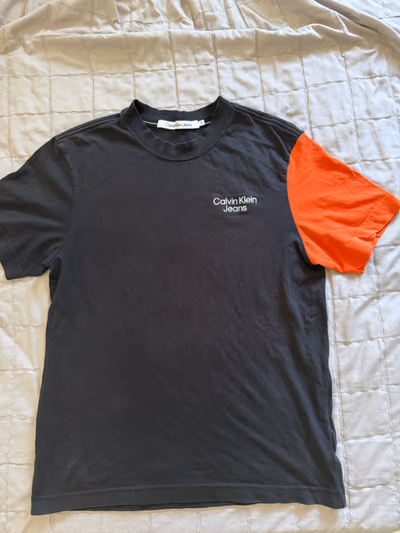 Calvin Klein colour-block t-shirt by Calvin Klein — pre-loved on Thrifted.mt
