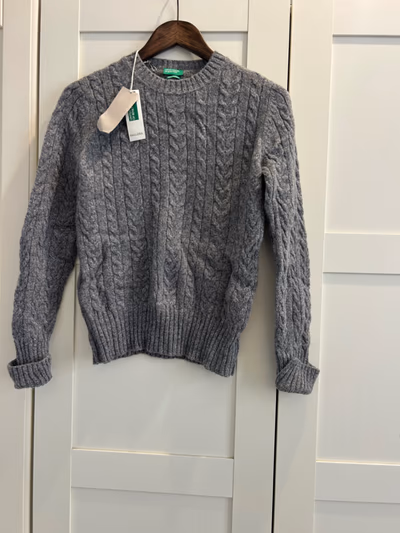 Shetland Italian Yarn sweater  by Benetton — pre-loved on Thrifted.mt
