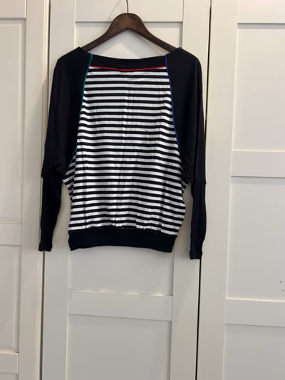 Benetton long sleeve top by Benetton — pre-loved on Thrifted.mt