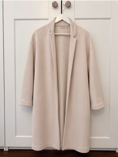 Cream minimalist longline coat by Zara — pre-loved on Thrifted.mt