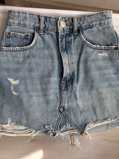 Distressed Light Wash Denim Skirt by Zara — pre-loved on Thrifted.mt