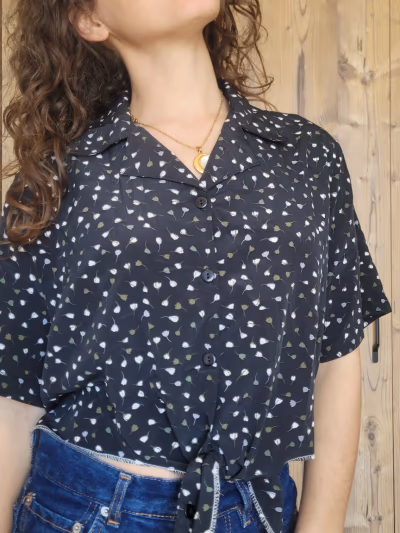 Patterned Short Sleeve Button-Up Blouse — pre-loved on Thrifted.mt