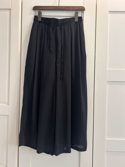 pantaloni trasparenti a gamba larga — pre-loved on Thrifted.mt