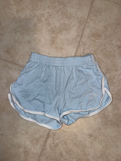 Light blue contrast shorts by Bershka — pre-loved on Thrifted.mt