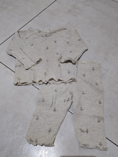 H&M Floral Waffle Knit Set by H&M — pre-loved on Thrifted.mt