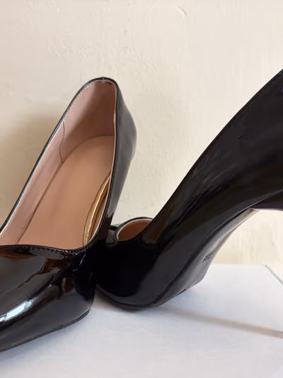 Pointed Toe Stiletto Heels — pre-loved on Thrifted.mt