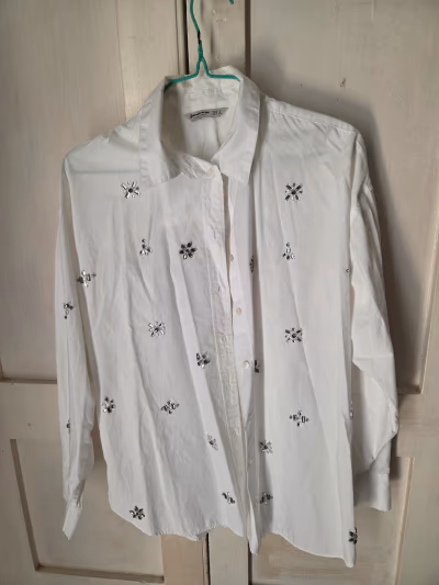 Stradivarius Embellished White Cotton Shirt by Stradivarius — pre-loved on Thrifted.mt