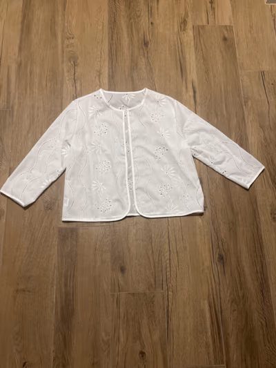 White Embroidered Lace Cardigan — pre-loved on Thrifted.mt