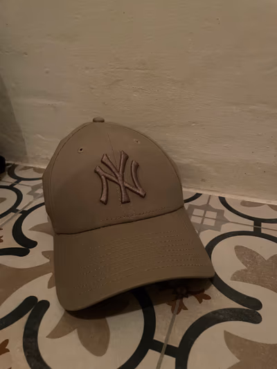 New Era Adjustable Yankees Baseball Cap by New Era — pre-loved on Thrifted.mt