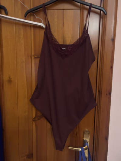 Burgundy Lace Trim Ribbed Bodysuit by Kiabi — pre-loved on Thrifted.mt