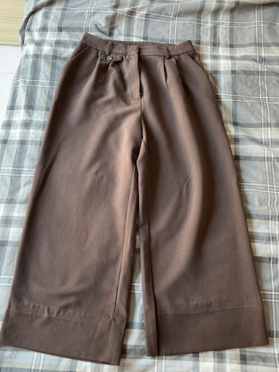 Chocolate brown wide-leg trousers by Kiabi — pre-loved on Thrifted.mt