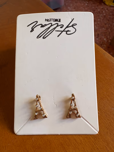 Eiffel Tower Stud Earrings — pre-loved on Thrifted.mt
