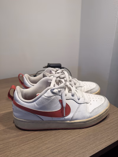 Nike  by Nike — pre-loved on Thrifted.mt
