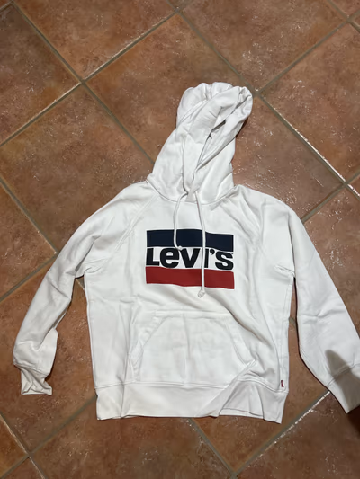 White Levi's Graphic Hoodie by Levi's — pre-loved on Thrifted.mt
