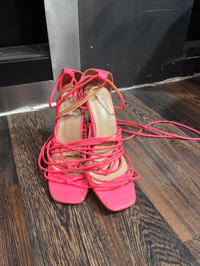 Bright pink lace-up heels — pre-loved on Thrifted.mt