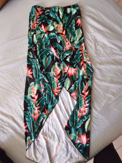 Tropical Print High-Low Skirt by Shein — pre-loved on Thrifted.mt
