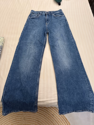 Classic Blue Wide Leg Jeans by H&M — pre-loved on Thrifted.mt