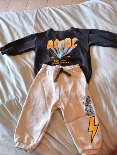 AC/DC baby sweatshirt and joggers by Lefties — pre-loved on Thrifted.mt