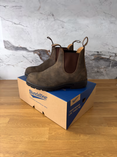 Blundstone Brown Chelsea Boots by Blundstone — pre-loved on Thrifted.mt