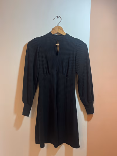 Black Ribbed Keyhole Mini Dress by New Look — pre-loved on Thrifted.mt