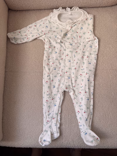 Long-sleeve cotton pyjama - fleural - 6/9 months by Petit Bateau — pre-loved on Thrifted.mt