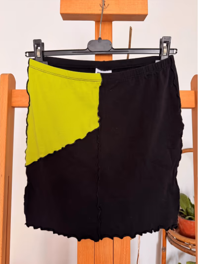 Minifalda de bloques de color de Noisy May by Noisy May — pre-loved on Thrifted.mt