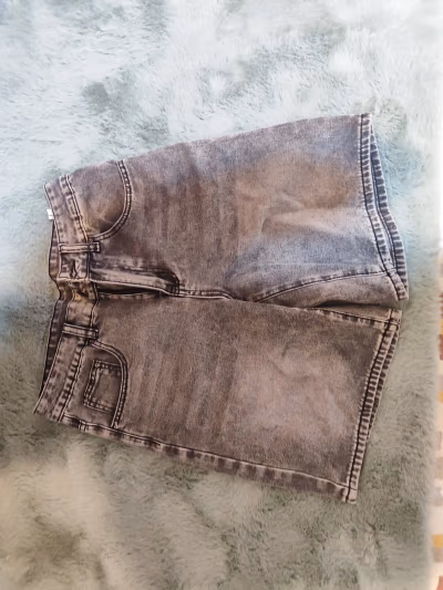 Grey shorts — pre-loved on Thrifted.mt