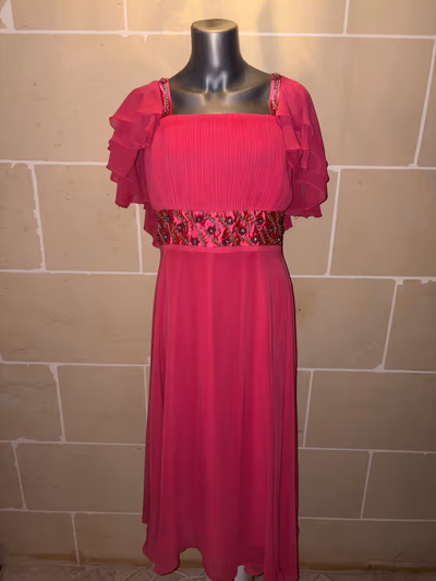 Vestido de noite rosa choque, tamanho EU46/XXL by De Tual — pre-loved on Thrifted.mt