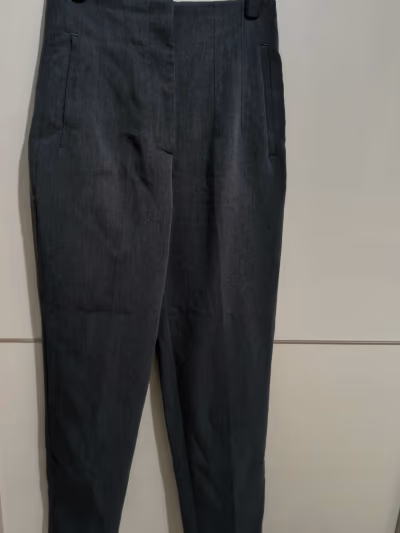 Grey slim tailored trousers by Zara — pre-loved on Thrifted.mt