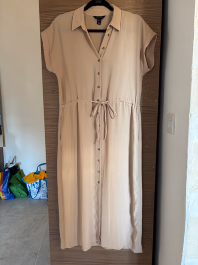 Beige button-through shirt dress by New Look — pre-loved on Thrifted.mt