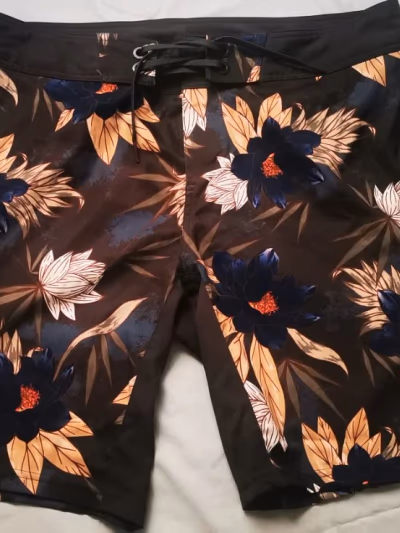 Men's board short, floral print, EU 44 by Decathlon — pre-loved on Thrifted.mt