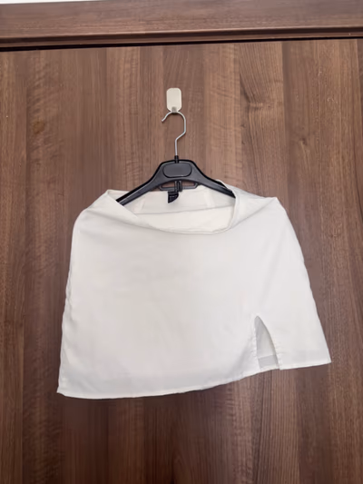 Falda blanca — pre-loved on Thrifted.mt