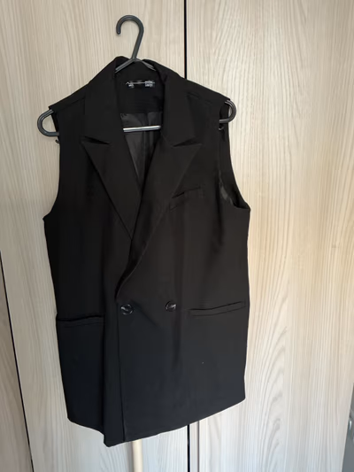 Black sleeveless tailored waistcoat blazer by Dazy — pre-loved on Thrifted.mt