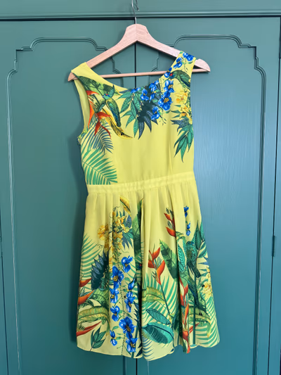 Oasis yellow dress by Oasis — pre-loved on Thrifted.mt