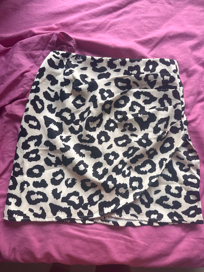 Leopard Print Wrap Mini Skirt by SHEIN — pre-loved on Thrifted.mt
