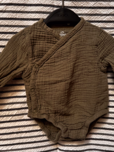Textured Muslin Wrap Baby Bodysuit by Topomini — pre-loved on Thrifted.mt